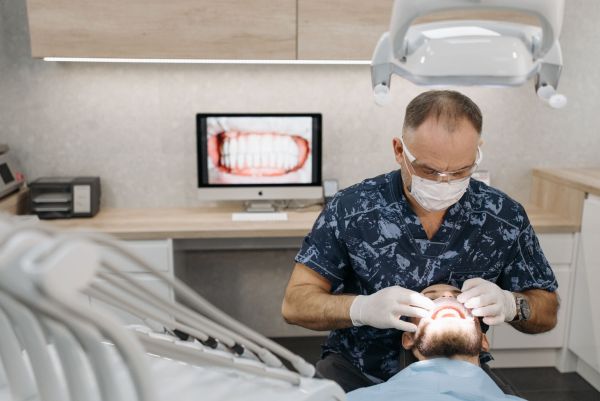 Liste des critères pour sélectionner un dentiste fiable à Rosemont